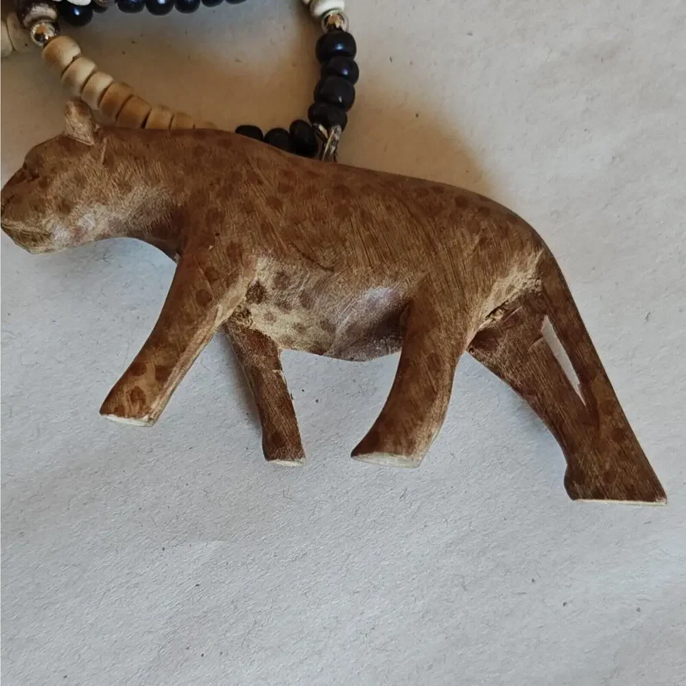Vintage‎ Wooden Beaded Necklace Cheetah Pendant Hand Carved 14
